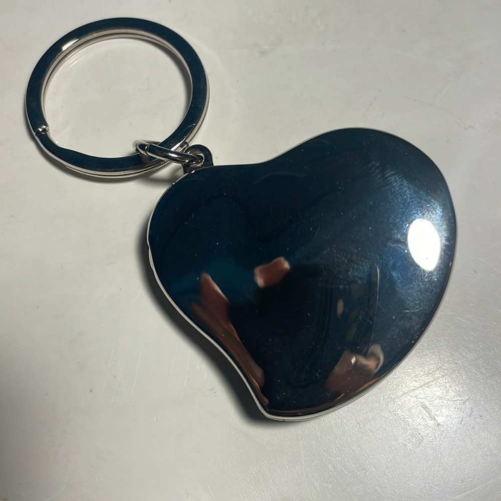 Beautiful Elsa Peretti style silver heart keychain locket place for two photos
